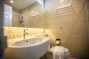 Gallery Lake View Hotel