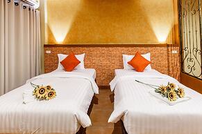 Gallery Lake View Hotel