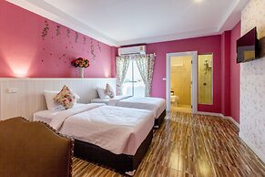 Gallery Lake View Hotel