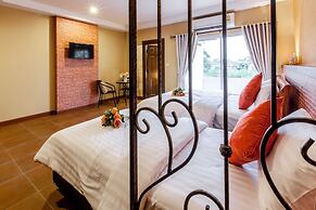 Gallery Lake View Hotel