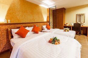 Gallery Lake View Hotel