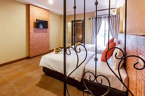 Gallery Lake View Hotel