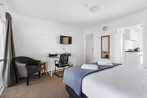 Roselands Motel