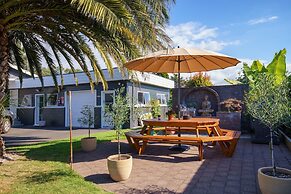 Roselands Motel