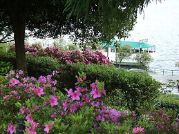 Azalea & Glicine House