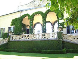 Azalea & Glicine House