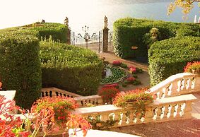 Azalea & Glicine House