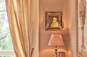 Muntham Holiday Apartments & Town House