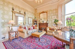 Muntham Holiday Apartments & Town House