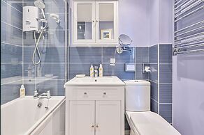 Muntham Holiday Apartments & Town House