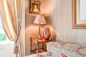 Muntham Holiday Apartments & Town House