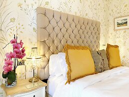 Muntham Holiday Apartments & Town House