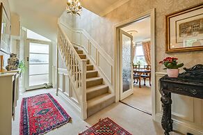 Muntham Holiday Apartments & Town House