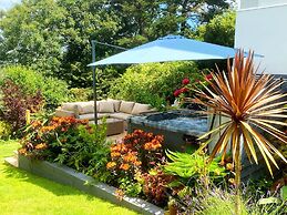 Muntham Holiday Apartments & Town House