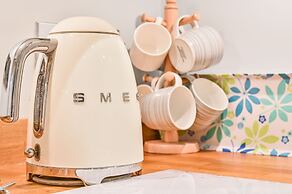 Muntham Holiday Apartments & Town House