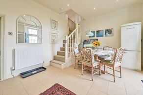 Muntham Holiday Apartments & Town House