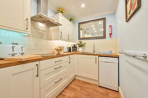 Muntham Holiday Apartments & Town House