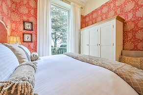 Muntham Holiday Apartments & Town House