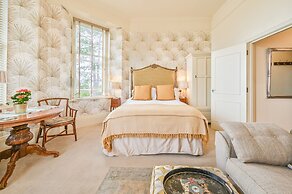 Muntham Holiday Apartments & Town House