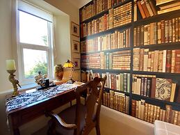 Muntham Holiday Apartments & Town House