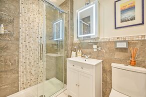 Muntham Holiday Apartments & Town House