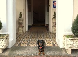 Muntham Holiday Apartments & Town House