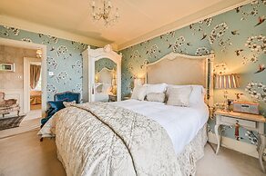 Muntham Holiday Apartments & Town House