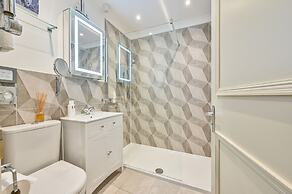 Muntham Holiday Apartments & Town House