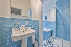 Muntham Holiday Apartments & Town House