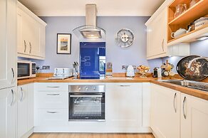 Muntham Holiday Apartments & Town House