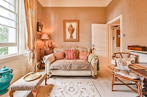 Muntham Holiday Apartments & Town House