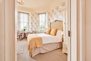 Muntham Holiday Apartments & Town House