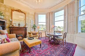 Muntham Holiday Apartments & Town House