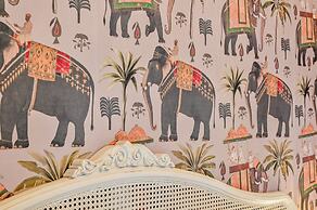 Muntham Holiday Apartments & Town House