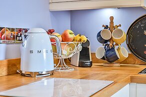 Muntham Holiday Apartments & Town House