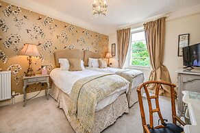 Muntham Holiday Apartments & Town House