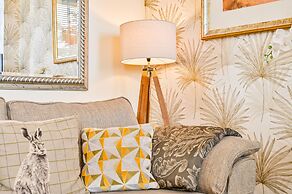 Muntham Holiday Apartments & Town House