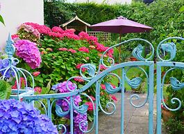 Muntham Holiday Apartments & Town House