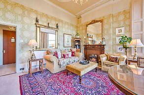 Muntham Holiday Apartments & Town House