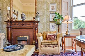 Muntham Holiday Apartments & Town House