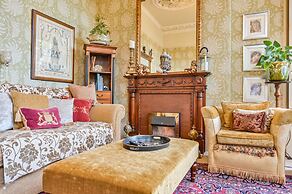 Muntham Holiday Apartments & Town House