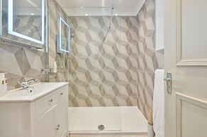 Muntham Holiday Apartments & Town House