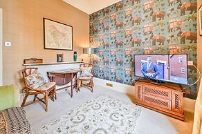 Muntham Holiday Apartments & Town House