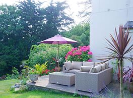 Muntham Holiday Apartments & Town House