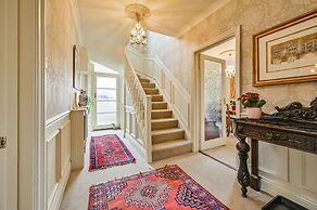 Muntham Holiday Apartments & Town House