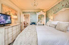 Muntham Holiday Apartments & Town House