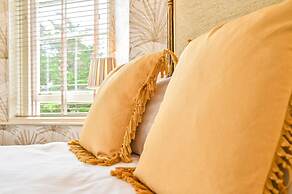 Muntham Holiday Apartments & Town House