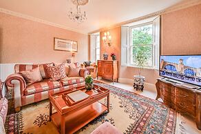 Muntham Holiday Apartments & Town House