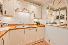 Muntham Holiday Apartments & Town House