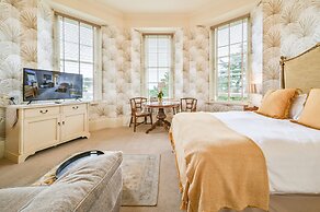 Muntham Holiday Apartments & Town House